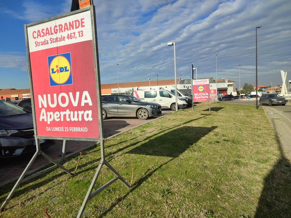 Batteria di cavalletti per la nuova apertura Lidl a Casalgrande