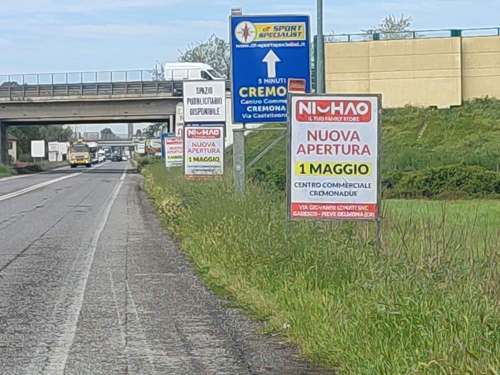 Cavalletti per la nuova apertura NiuHao a Cremona
