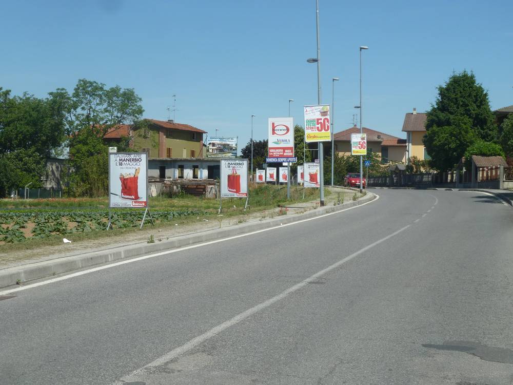 Cavalletti pubblicitari a Verolanuova per la nuova apertura Italmark