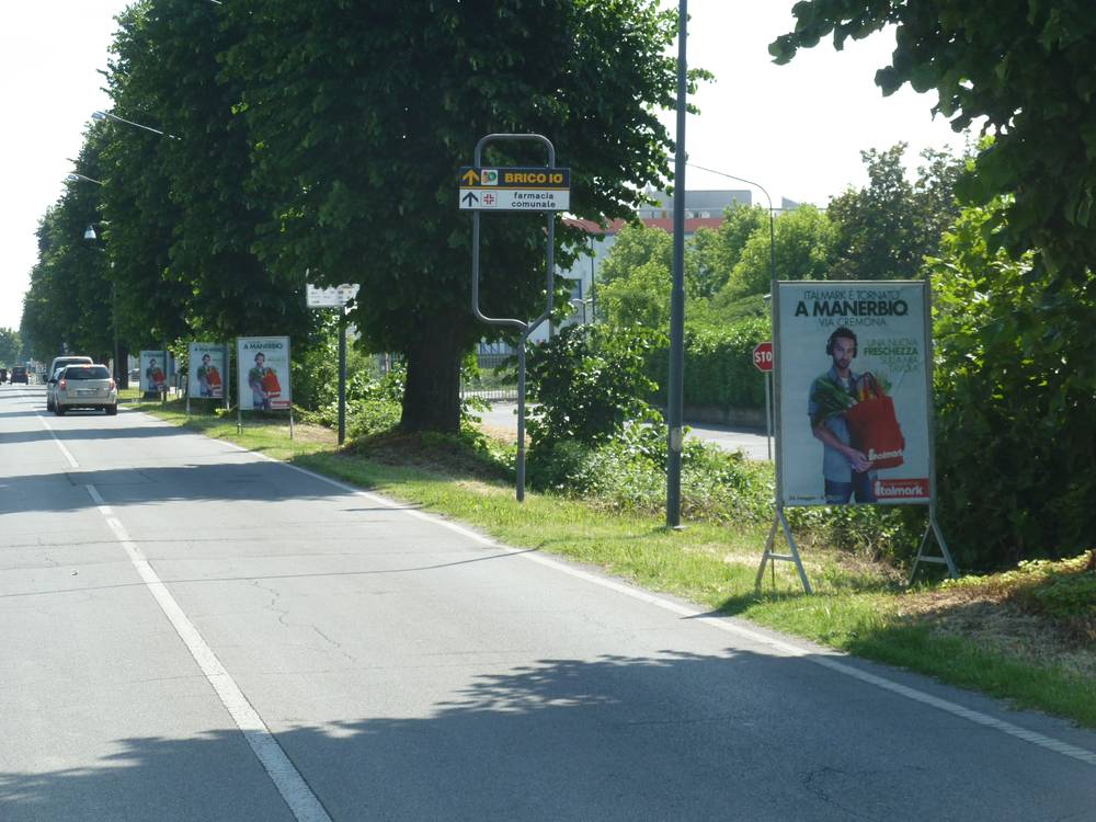 Batteria di cavalletti per affissioni stradali temporanee a Manerbio