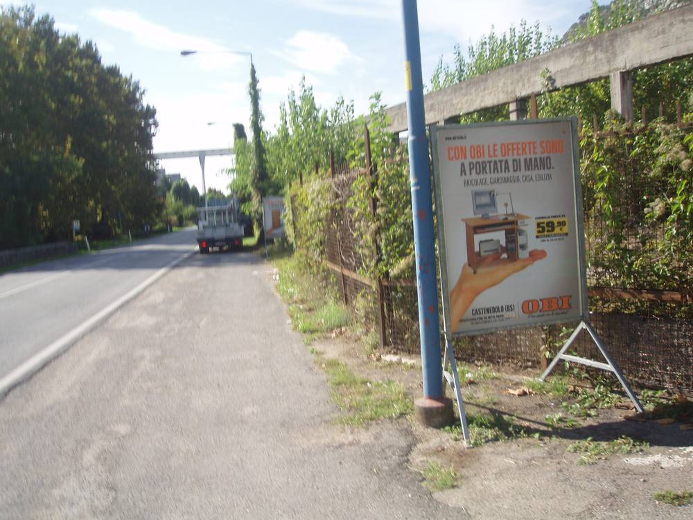 Cavalletti pubblicitari direzionali verso il punto vendita OBI a Castenedolo