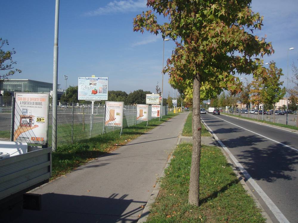 Batteria di cavalletti pubblicitari a Reggio Emilia per una promozione OBI
